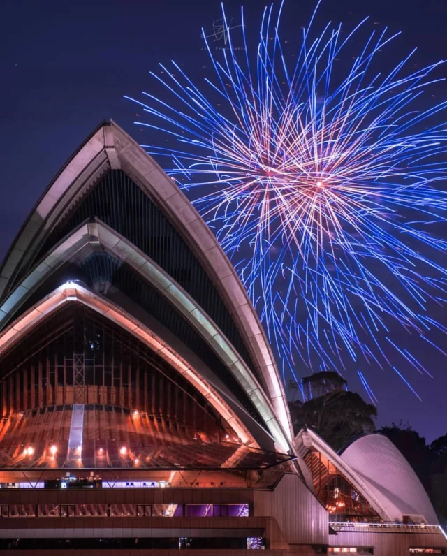 Happy New Year from sparkling Sydney! 🎉🥳🎊🍾 Hope to see you here in 2026. #happynewyear #2026 #celebrate #yoursydneyguide #sydney #australia #privatesydneytours #boutiquetours #luxurytravel #travelsydney