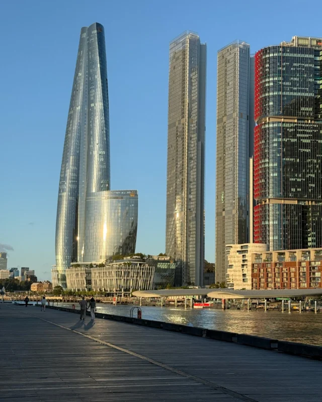The glisten and glass of Sydney's cutting edge architecture that continues to dazzle us ✨✨✨#architecturelovers #architecture #sydney #australia #yoursydneyguide