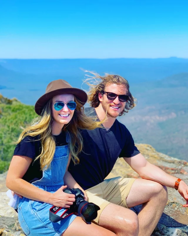 Who's photographing who? Or should that be "whom"? 🤣#photogenicguests #selfies #photography📷 #sydney #australia #yoursydneyguide #privatesydneytours